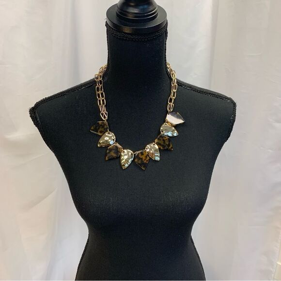 BELLA Jack goldtone tortoiseshell and hammered gold teardrop necklace - Picture 3 of 10